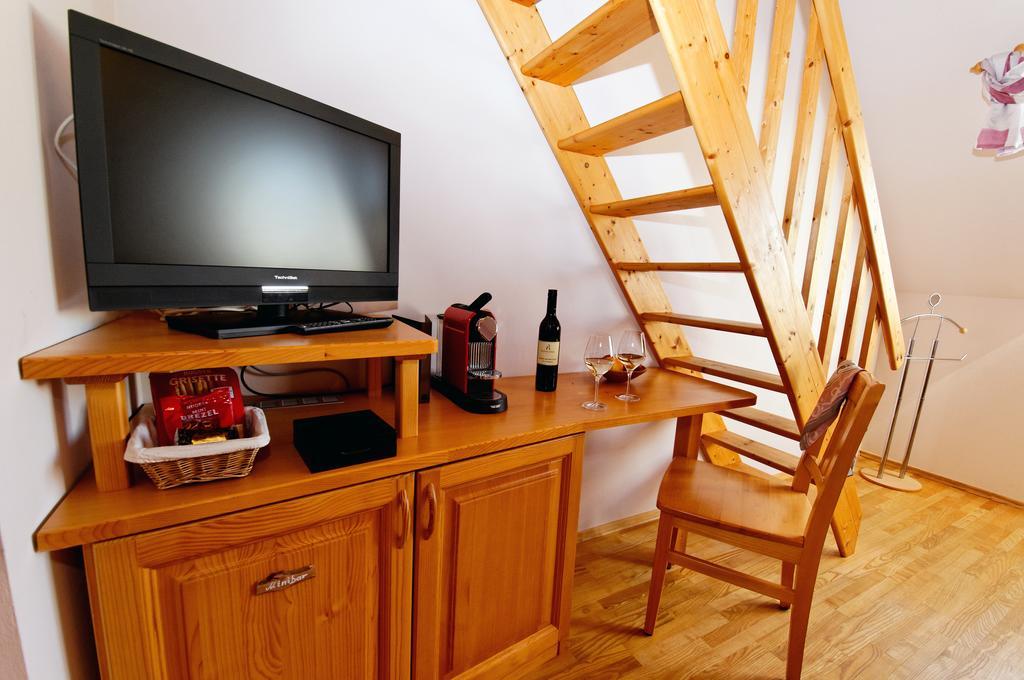 Weingut Winzerzimmer Rothschaedl Leutschach Room photo